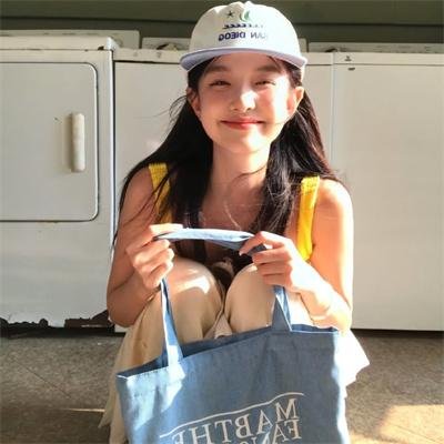 我仍在这里封面